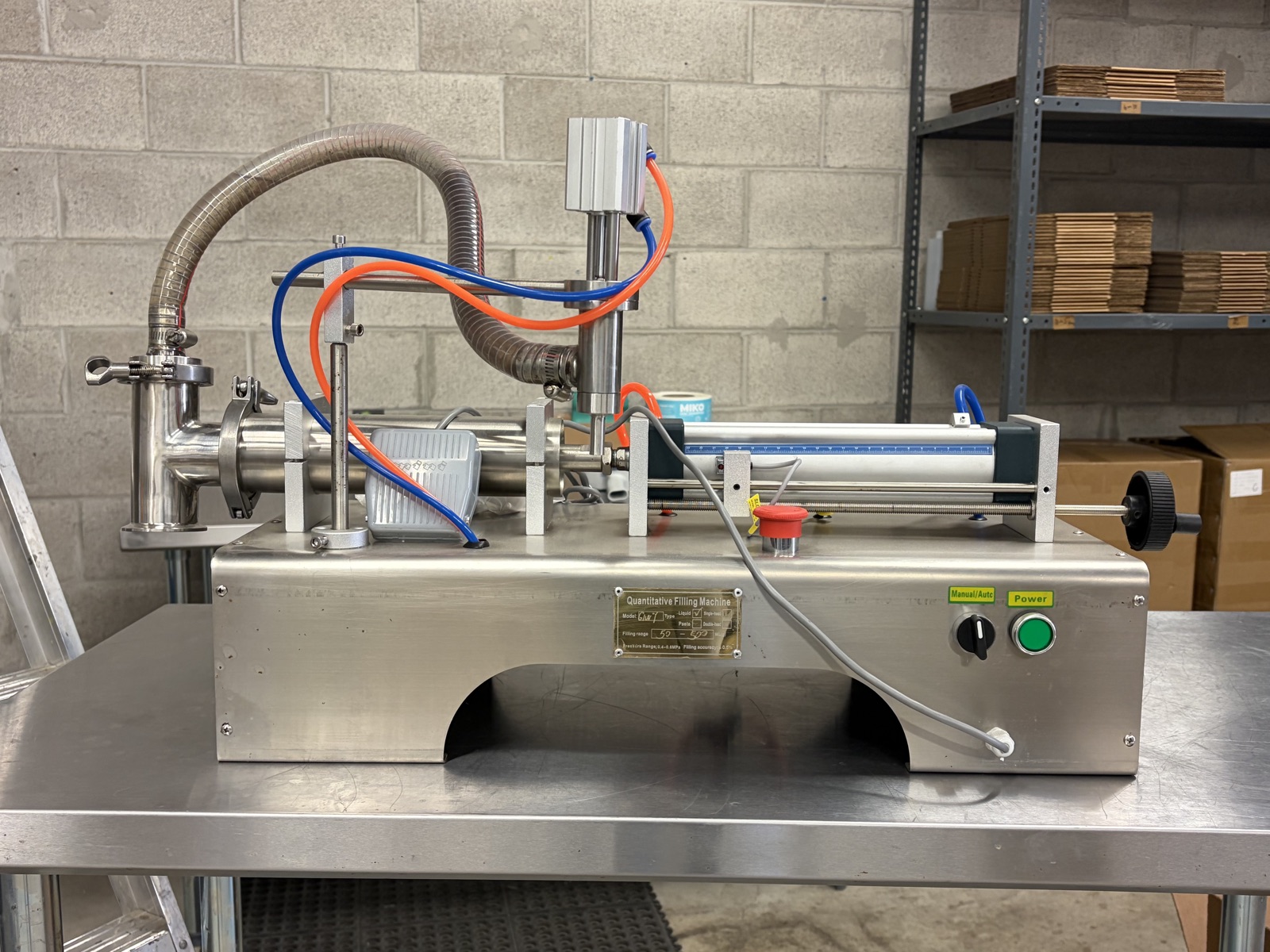 Quantitative filling machine